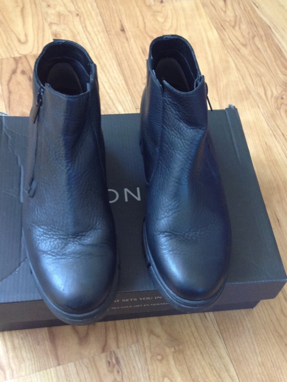 Women's Vionic Black Leather Zip-Up Ankle Boots Sz 8